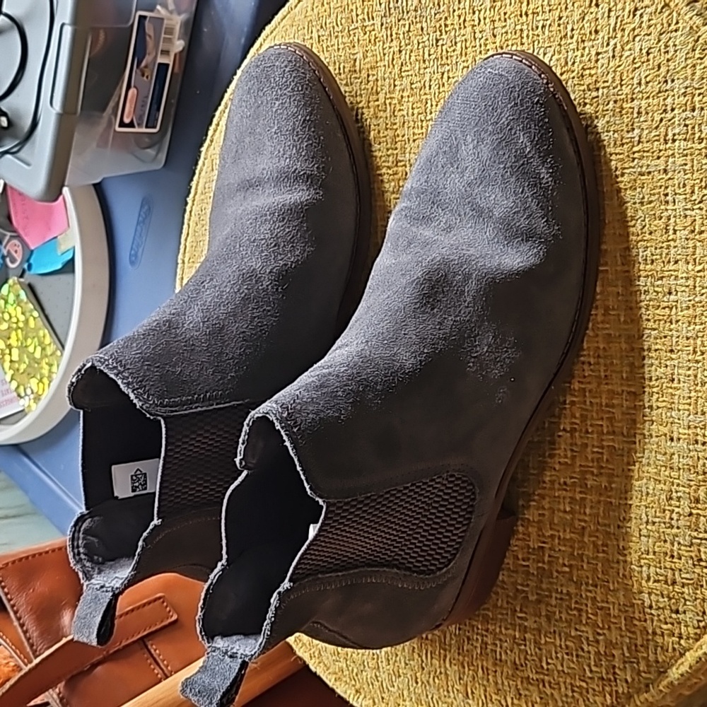 TOMS Forged Iron Grey Suede Ella Ankle Booties W9 boots shoes EUC
